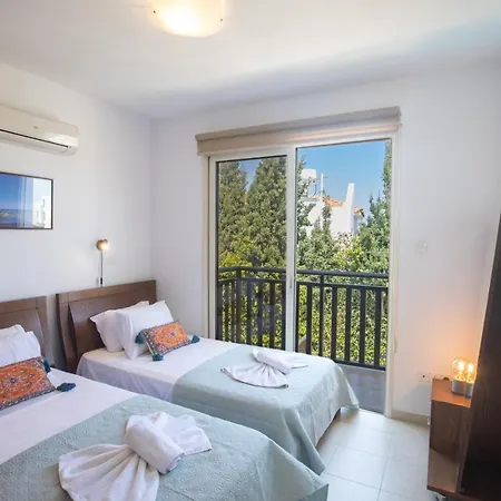 Sunny Side Up Villa Protarász